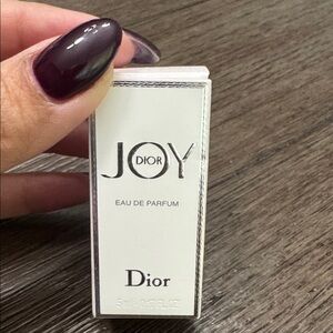 Dior JOY Eau de Parfum in White and Silver